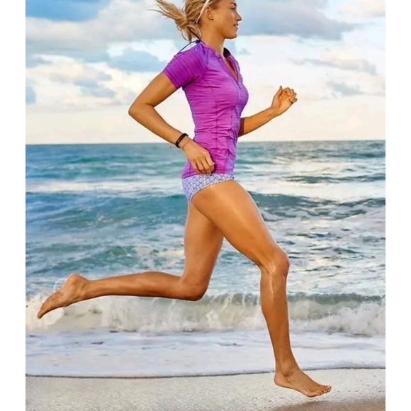 Athleta Womens Pacifica UPF Tee Orange Short Sleeve Size Small - Picture 13 of 13